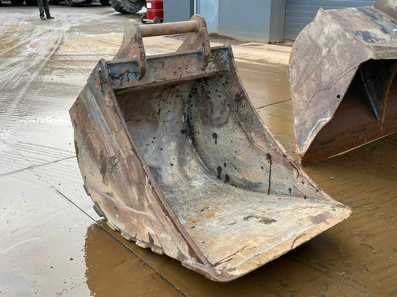 Crawler excavator Komatsu PC240LC-10: picture 16