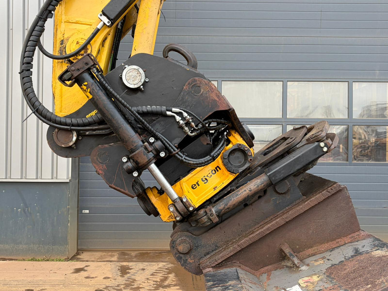 Crawler excavator Komatsu PC240LC-10: picture 17