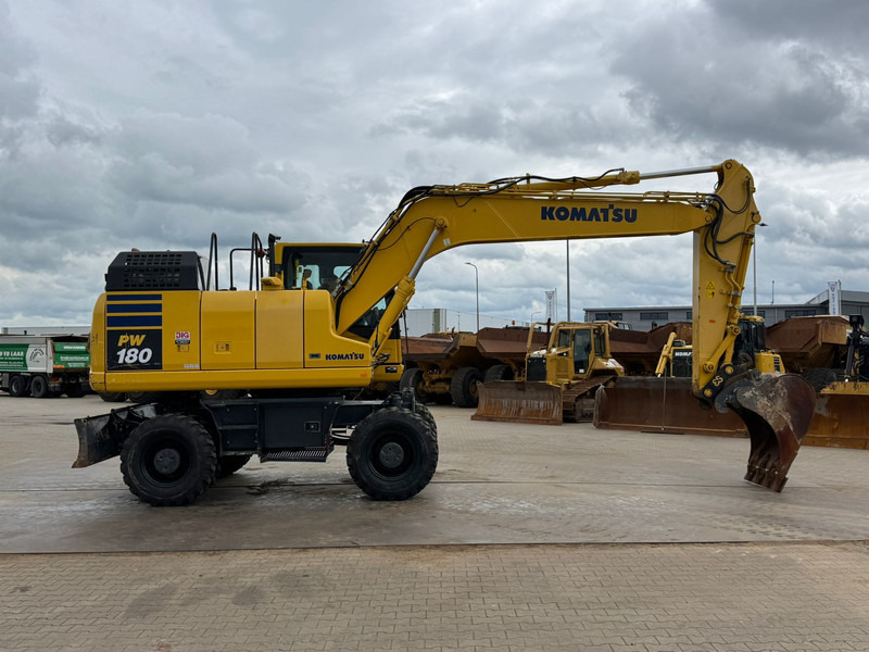 Wheel excavator Komatsu PW180-11: picture 6