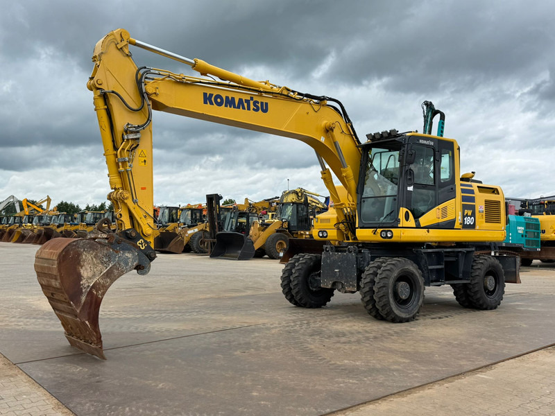 Komatsu PW180-11 - Wheel excavator: picture 2 Komatsu PW180-11 - Wheel excavator: picture 2