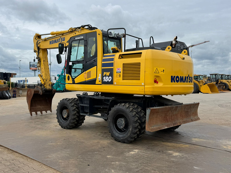 Komatsu PW180-11 - Wheel excavator: picture 3 Komatsu PW180-11 - Wheel excavator: picture 3