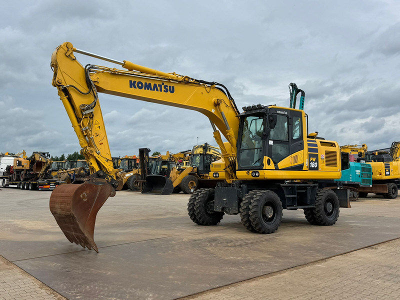 Komatsu PW180-11 - Wheel excavator: picture 2 Komatsu PW180-11 - Wheel excavator: picture 2