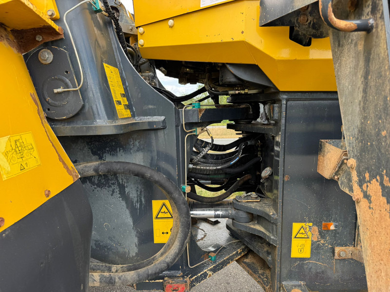 Wheel loader Komatsu WA470-5H: picture 11