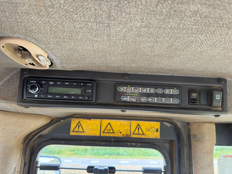 Wheel loader Komatsu WA470-5H: picture 18