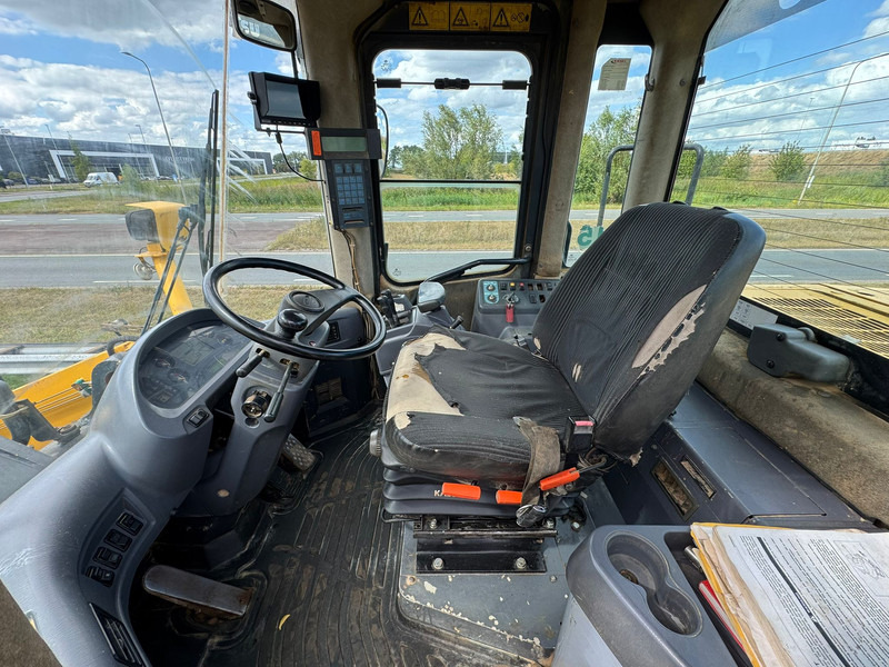 Wheel loader Komatsu WA470-5H: picture 17