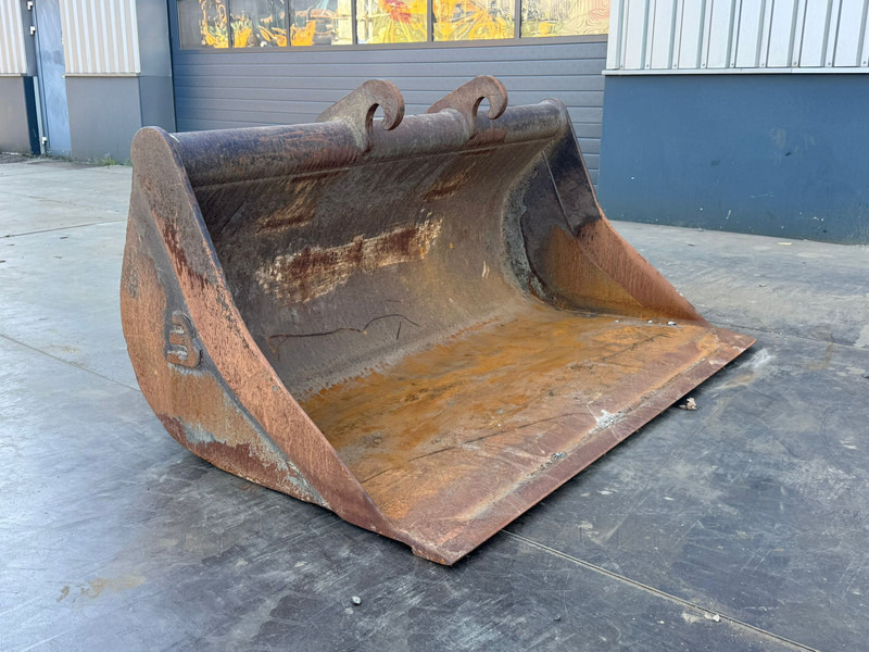 Slotenbak 220cm breed - Bucket: picture 1 Slotenbak 220cm breed - Bucket: picture 1