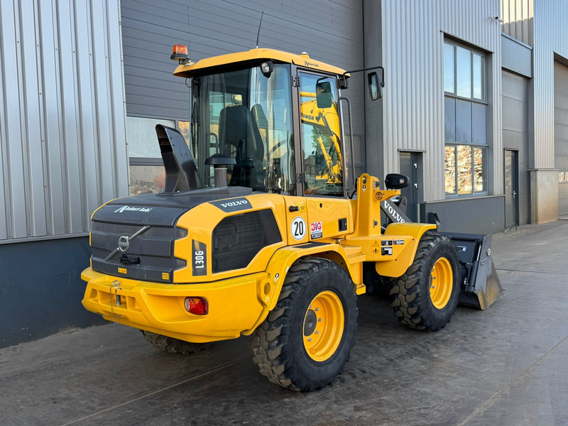 Volvo L30G - Wheel loader: picture 4 Volvo L30G - Wheel loader: picture 4