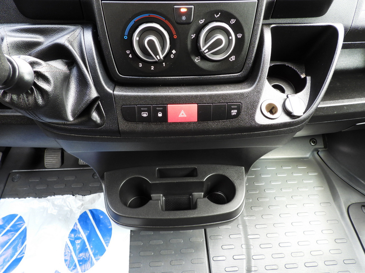 Closed box van CITROEN JUMPER BOX LIFT 8 PALLETS CRUISE CONTROL NAVIGATION AIR CONDITIONING  165HP: picture 35