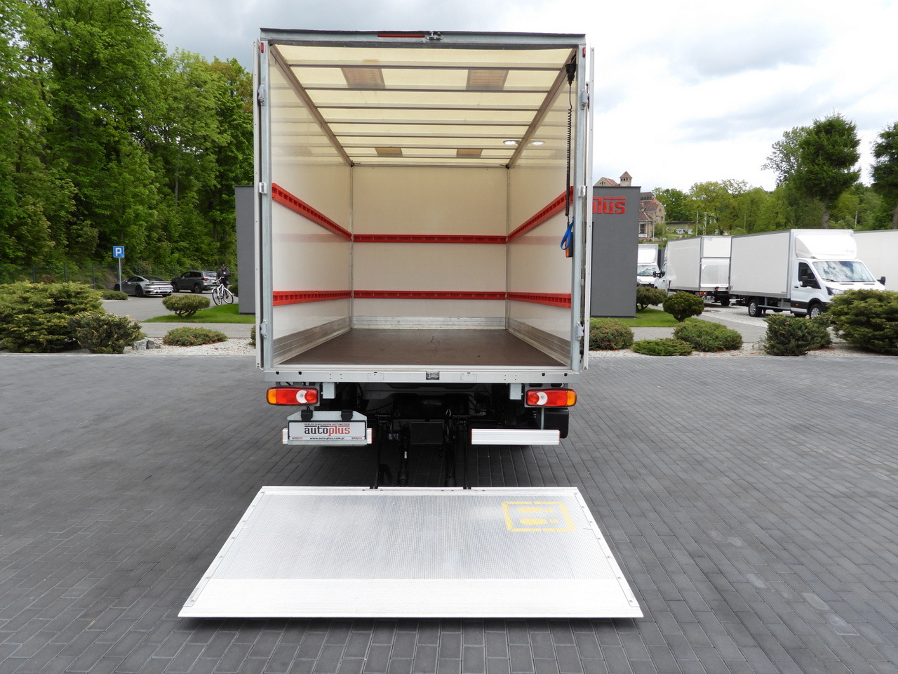 Closed box van CITROEN JUMPER BOX LIFT 8 PALLETS CRUISE CONTROL NAVIGATION AIR CONDITIONING  165HP: picture 12