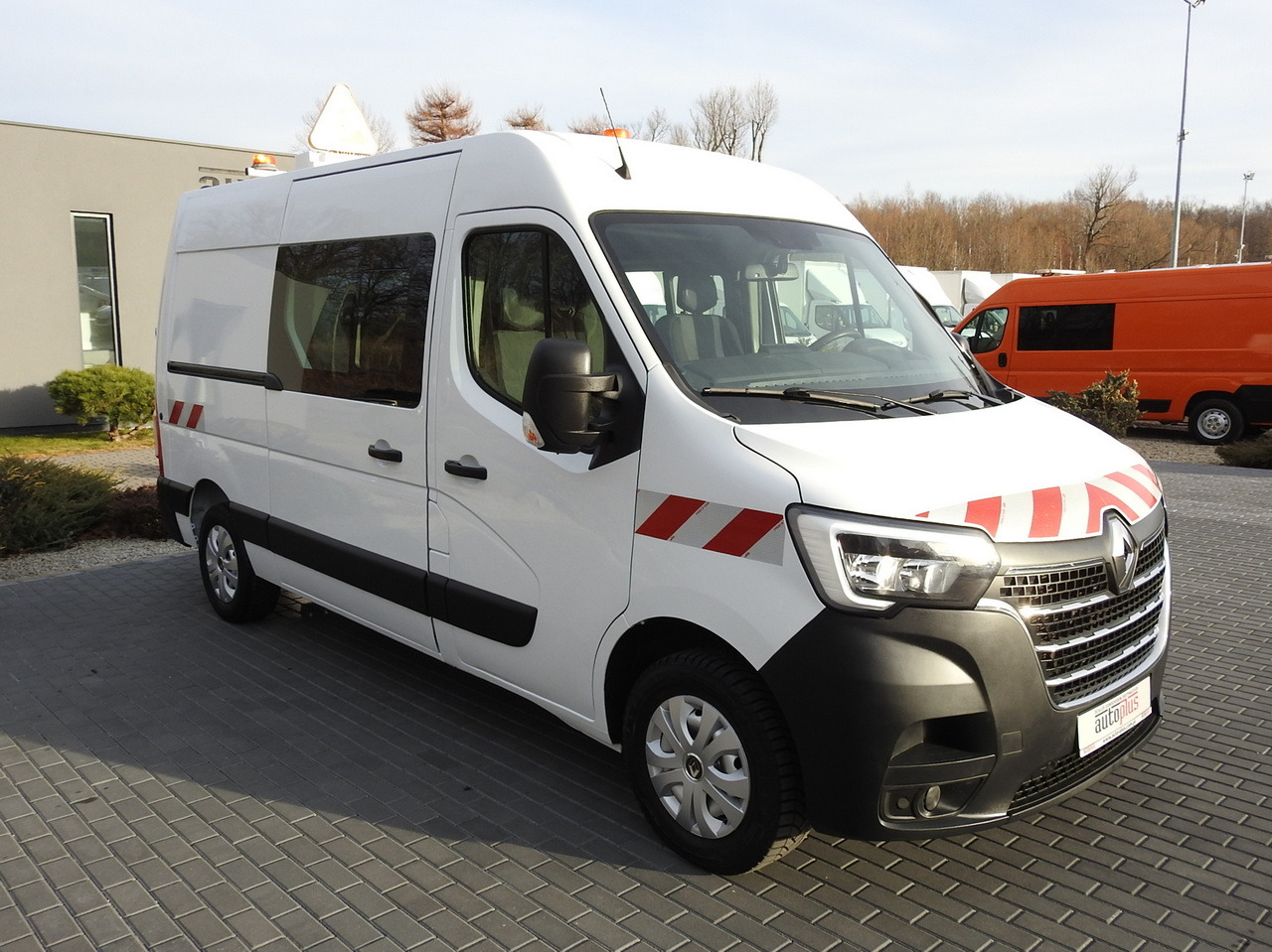 RENAULT MASTER BOX DELIVERY VAN 7 SEATS CRUISE CONTROL AIR CONDITIONING LED LIGHTS 135HP - Commercial vehicle: picture 4 RENAULT MASTER BOX DELIVERY VAN 7 SEATS CRUISE CONTROL AIR CONDITIONING LED LIGHTS 135HP - Commercial vehicle: picture 4