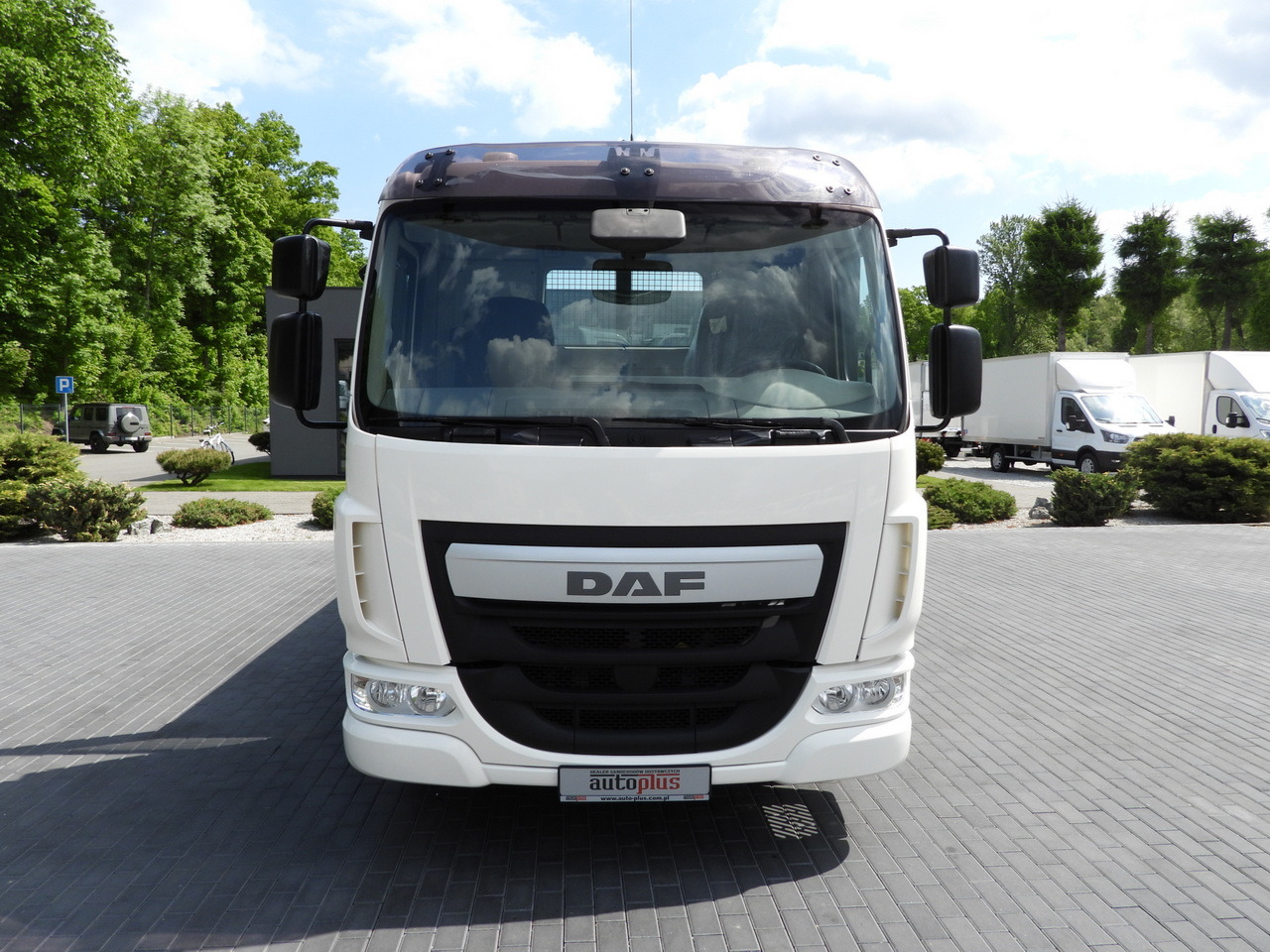 DAF LF 180 THREE-WAY TIPPER CRUISE CONTROL LED LIGHTS AUTOMATIC TRANSMISSION TWIN WHEELS AIR CONDITIONING 180HP - Tipper van: picture 5 DAF LF 180 THREE-WAY TIPPER CRUISE CONTROL LED LIGHTS AUTOMATIC TRANSMISSION TWIN WHEELS AIR CONDITIONING 180HP - Tipper van: picture 5