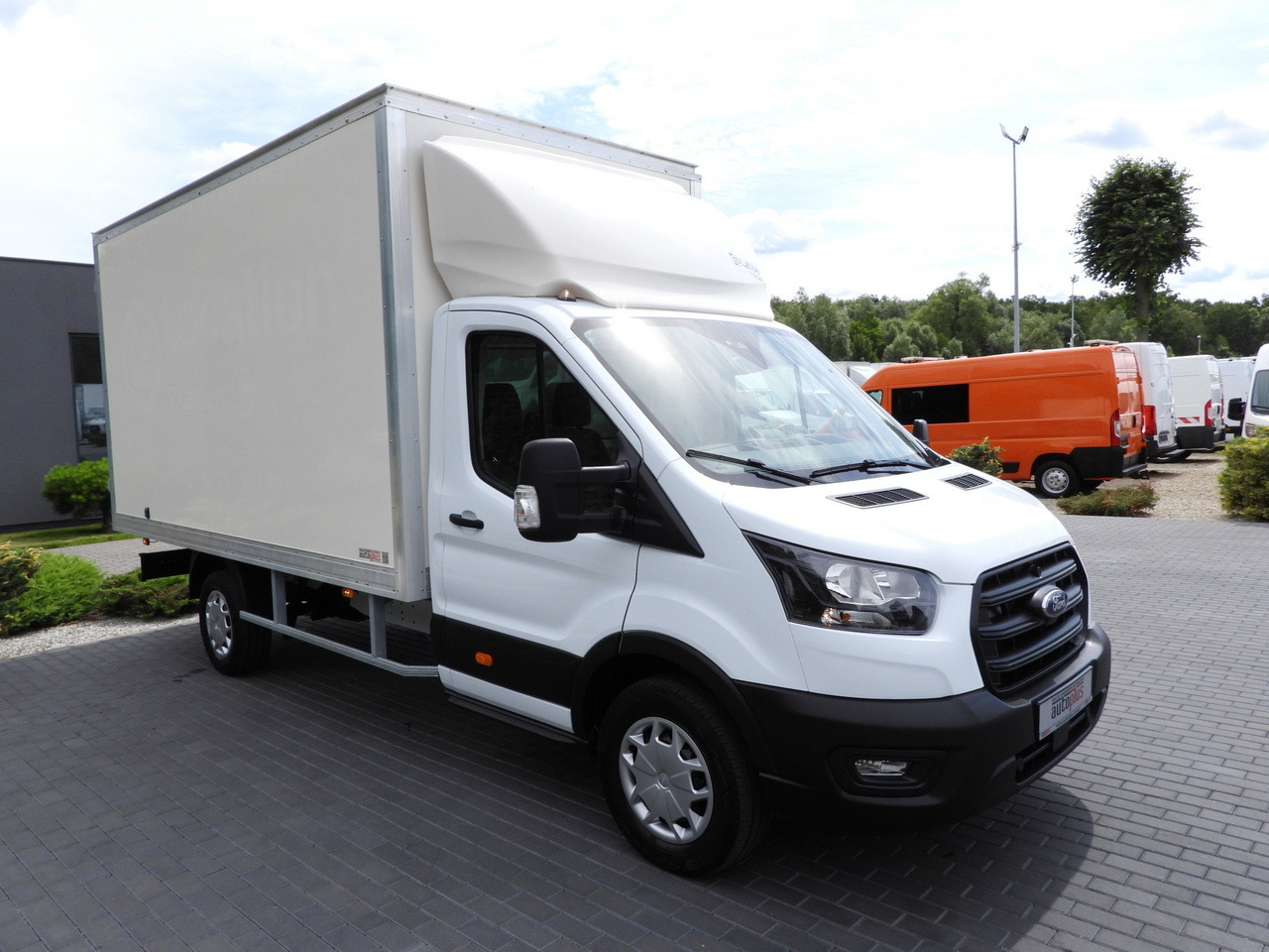 FORD TRANSIT BOX 8 PALLETS CRUISE CONTROL AIR CONDITIONING 130HP - Closed box van: picture 4 FORD TRANSIT BOX 8 PALLETS CRUISE CONTROL AIR CONDITIONING 130HP - Closed box van: picture 4