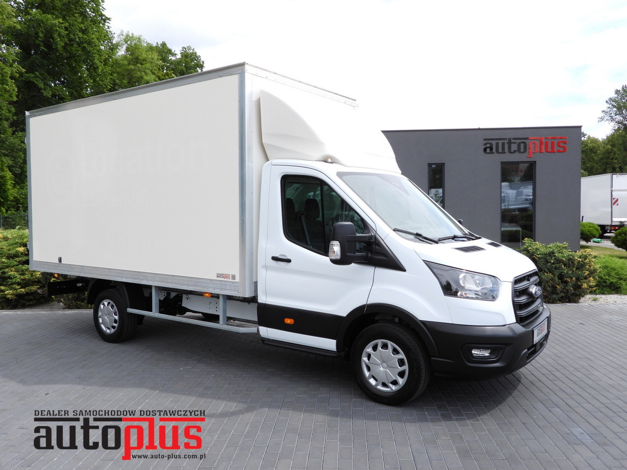 FORD TRANSIT BOX 8 PALLETS CRUISE CONTROL AIR CONDITIONING 130HP - Closed box van: picture 1 FORD TRANSIT BOX 8 PALLETS CRUISE CONTROL AIR CONDITIONING 130HP - Closed box van: picture 1