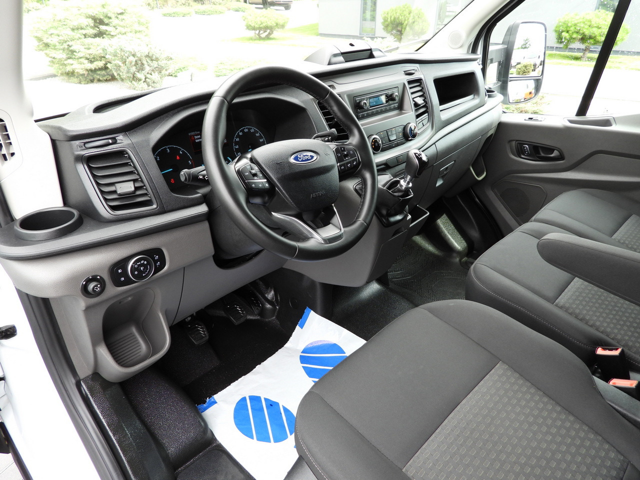 FORD TRANSIT BOX 8 PALLETS CRUISE CONTROL AIR CONDITIONING 130HP - Closed box van: picture 2 FORD TRANSIT BOX 8 PALLETS CRUISE CONTROL AIR CONDITIONING 130HP - Closed box van: picture 2
