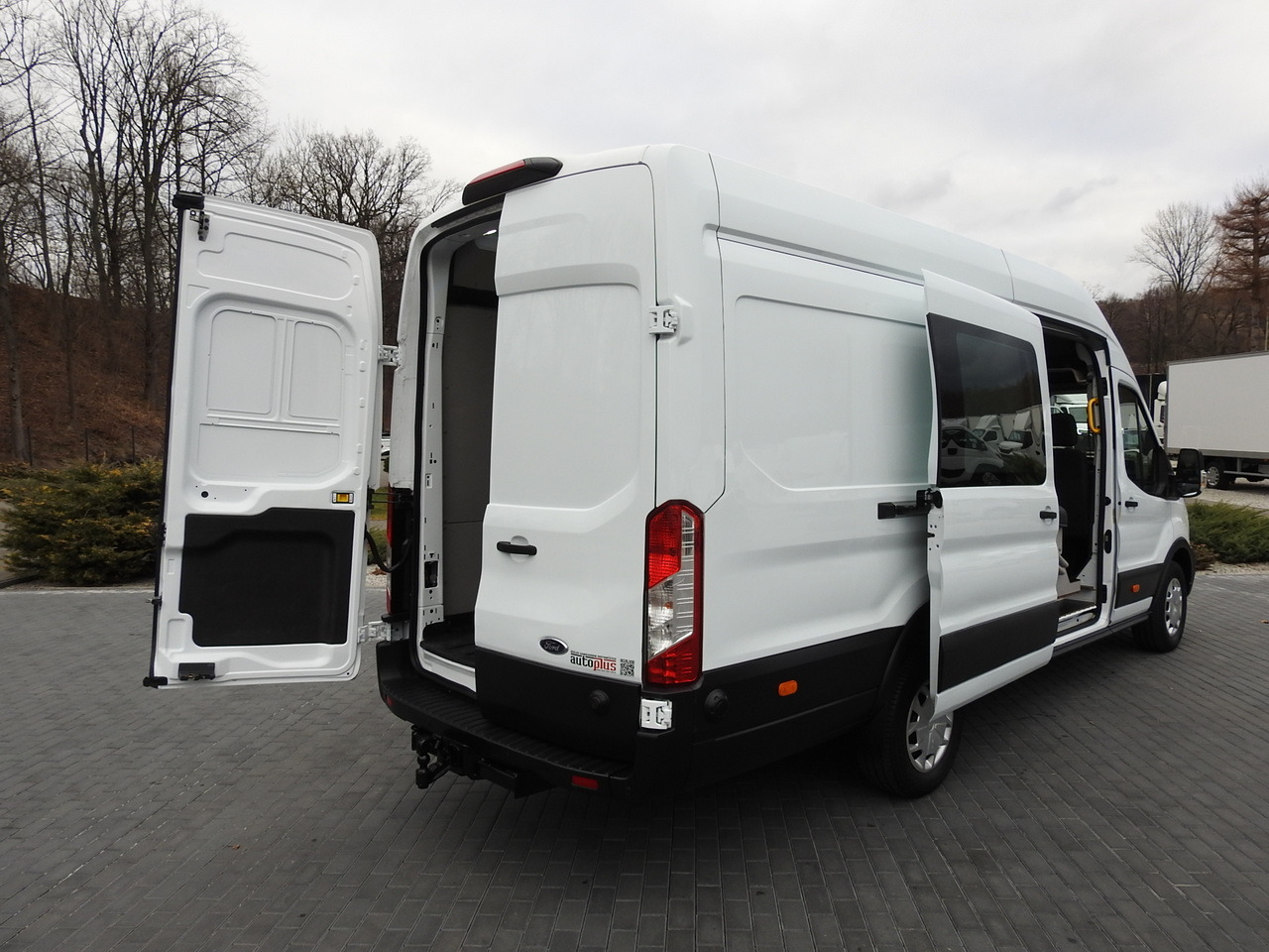 FORD TRANSIT BOX DELIVERY VAN 6 SEATS CRUISE CONTROL AIR CONDITIONING  185HP - Panel van: picture 3 FORD TRANSIT BOX DELIVERY VAN 6 SEATS CRUISE CONTROL AIR CONDITIONING  185HP - Panel van: picture 3