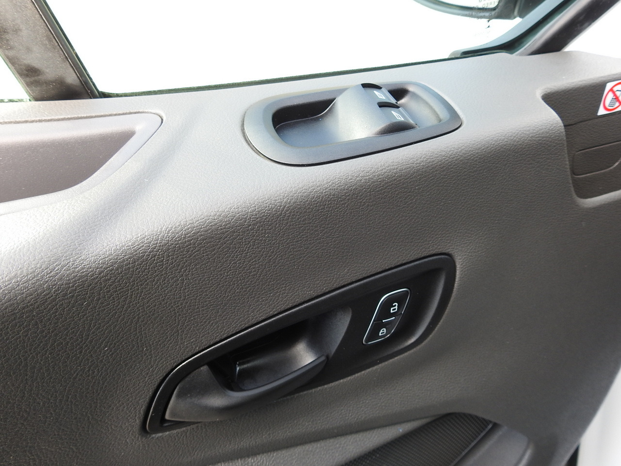 FORD TRANSIT BOX DELIVERY VAN 6 SEATS CRUISE CONTROL AIR CONDITIONING LED LIGHTS  130HP leasing FORD TRANSIT BOX DELIVERY VAN 6 SEATS CRUISE CONTROL AIR CONDITIONING LED LIGHTS  130HP: picture 23