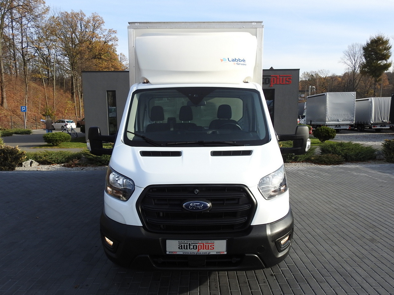 FORD TRANSIT BOX LIFT 8 PALLETS CRUISE CONTROL AIR CONDITIONING 130HP - Closed box van: picture 5 FORD TRANSIT BOX LIFT 8 PALLETS CRUISE CONTROL AIR CONDITIONING 130HP - Closed box van: picture 5