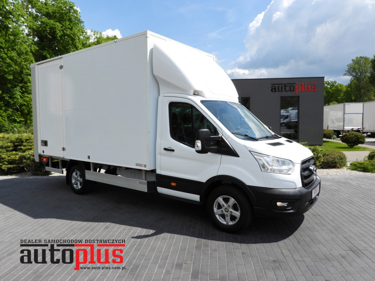FORD TRANSIT BOX LIFT 8 PALLETS CRUISE CONTROL LED LIGHTS AIR CONDITIONING 130HP - Closed box van: picture 1 FORD TRANSIT BOX LIFT 8 PALLETS CRUISE CONTROL LED LIGHTS AIR CONDITIONING 130HP - Closed box van: picture 1