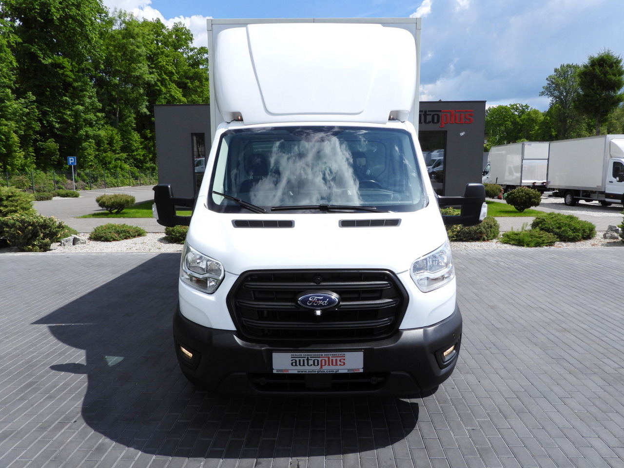FORD TRANSIT BOX LIFT 8 PALLETS CRUISE CONTROL LED LIGHTS AIR CONDITIONING 130HP - Closed box van: picture 5 FORD TRANSIT BOX LIFT 8 PALLETS CRUISE CONTROL LED LIGHTS AIR CONDITIONING 130HP - Closed box van: picture 5