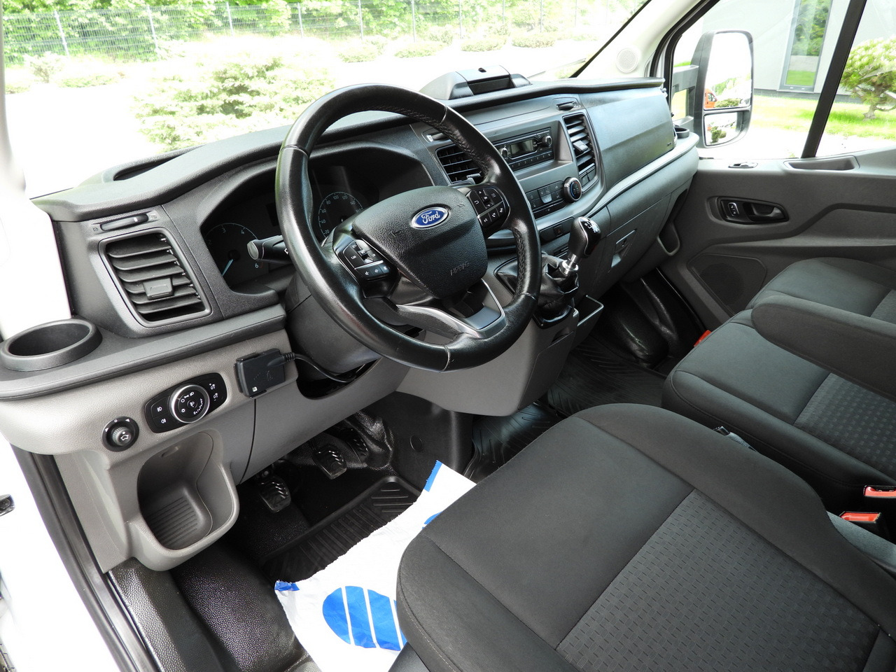 FORD TRANSIT  BOX LIFT 8 PALLETS CRUISE CONTROL LED LIGHTS AIR CONDITIONING  130HP - Closed box van: picture 2 FORD TRANSIT  BOX LIFT 8 PALLETS CRUISE CONTROL LED LIGHTS AIR CONDITIONING  130HP - Closed box van: picture 2