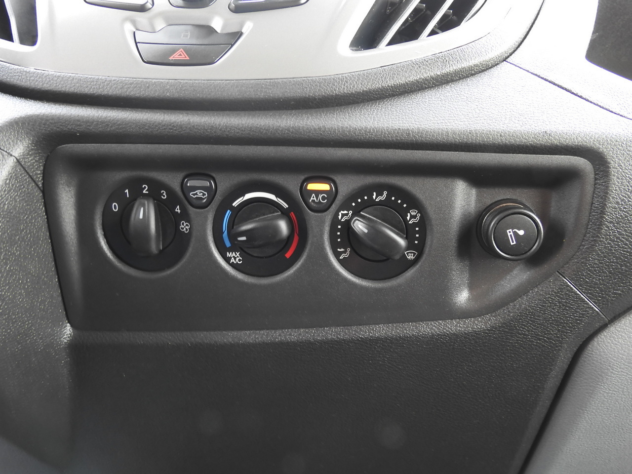 FORD TRANSIT BOX LIFT 8 PALLETS CRUISE CONTROL LED LIGHTS TWIN WHEELS AIR CONDITIONING 170HP leasing FORD TRANSIT BOX LIFT 8 PALLETS CRUISE CONTROL LED LIGHTS TWIN WHEELS AIR CONDITIONING 170HP: picture 37 FORD TRANSIT BOX LIFT 8 PALLETS CRUISE CONTROL LED LIGHTS TWIN WHEELS AIR CONDITIONING 170HP leasing FORD TRANSIT BOX LIFT 8 PALLETS CRUISE CONTROL LED LIGHTS TWIN WHEELS AIR CONDITIONING 170HP: picture 37