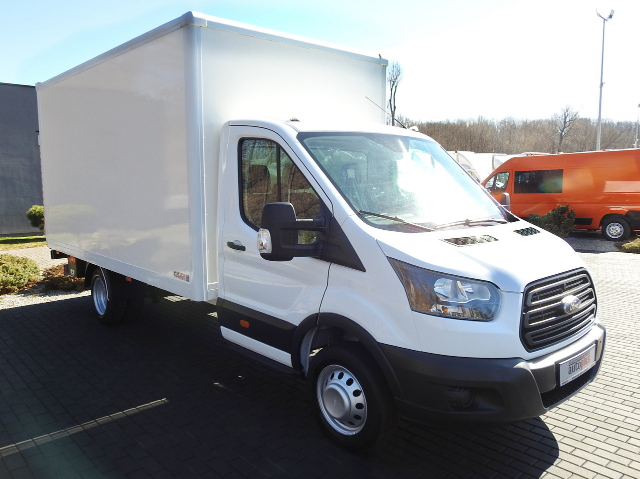 FORD TRANSIT BOX LIFT 8 PALLETS TWIN WHEELS AIR CONDITIONING 130HP - Closed box van: picture 4 FORD TRANSIT BOX LIFT 8 PALLETS TWIN WHEELS AIR CONDITIONING 130HP - Closed box van: picture 4