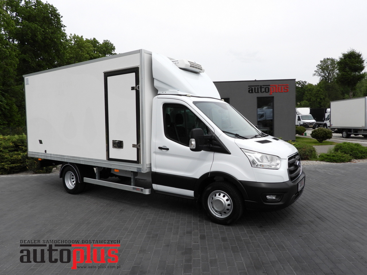 FORD TRANSIT BOX / REFRIGERATOR BOX 5*C / CRUISE CONTROL LED LIGHTS TWIN WHEELS AIR CONDITIONING 130HP - Closed box van: picture 1 FORD TRANSIT BOX / REFRIGERATOR BOX 5*C / CRUISE CONTROL LED LIGHTS TWIN WHEELS AIR CONDITIONING 130HP - Closed box van: picture 1