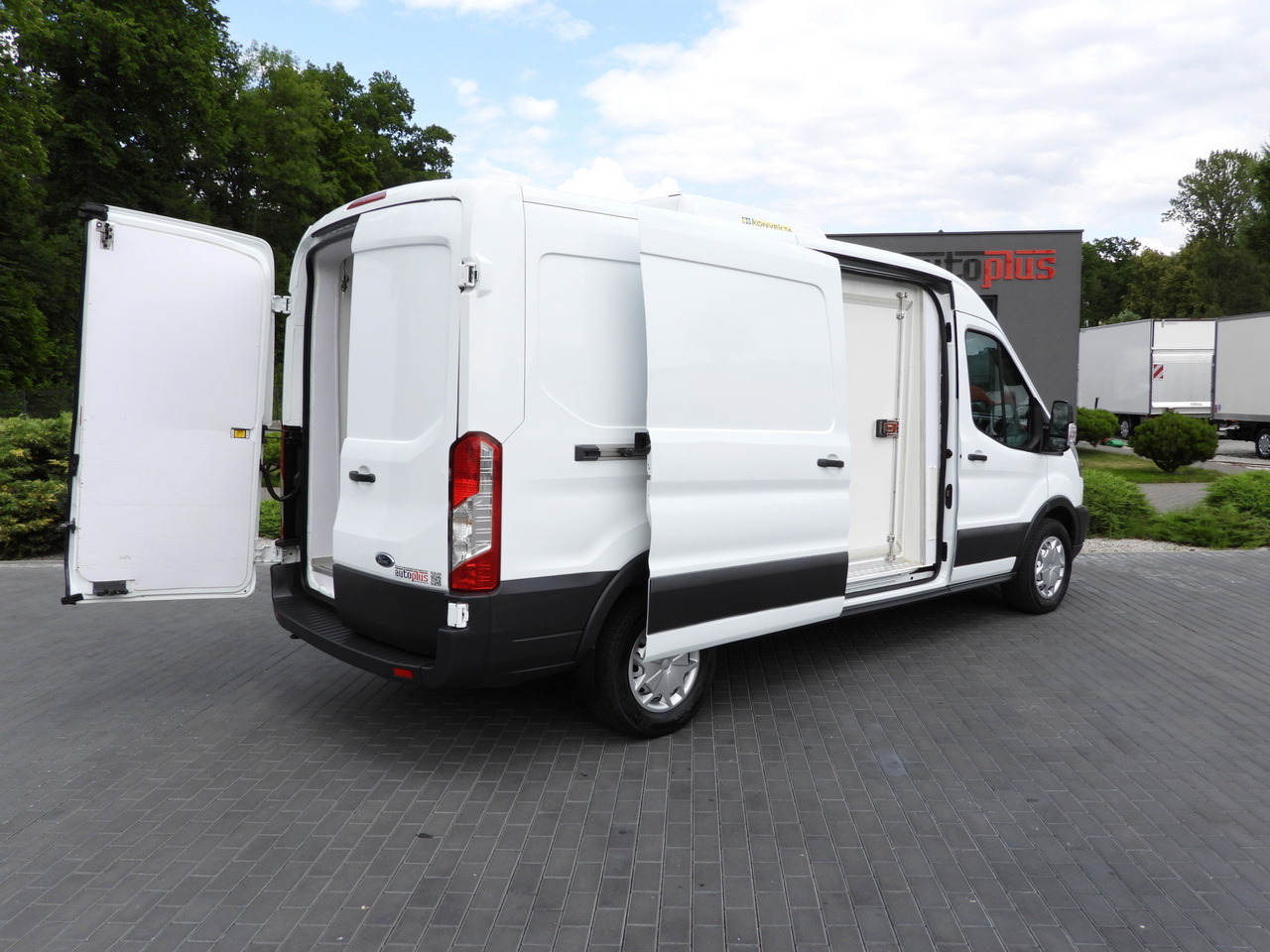 FORD TRANSIT REFRIGERATOR VAN 5*C AIR CONDITIONING 105HP - Refrigerated delivery van: picture 3 FORD TRANSIT REFRIGERATOR VAN 5*C AIR CONDITIONING 105HP - Refrigerated delivery van: picture 3