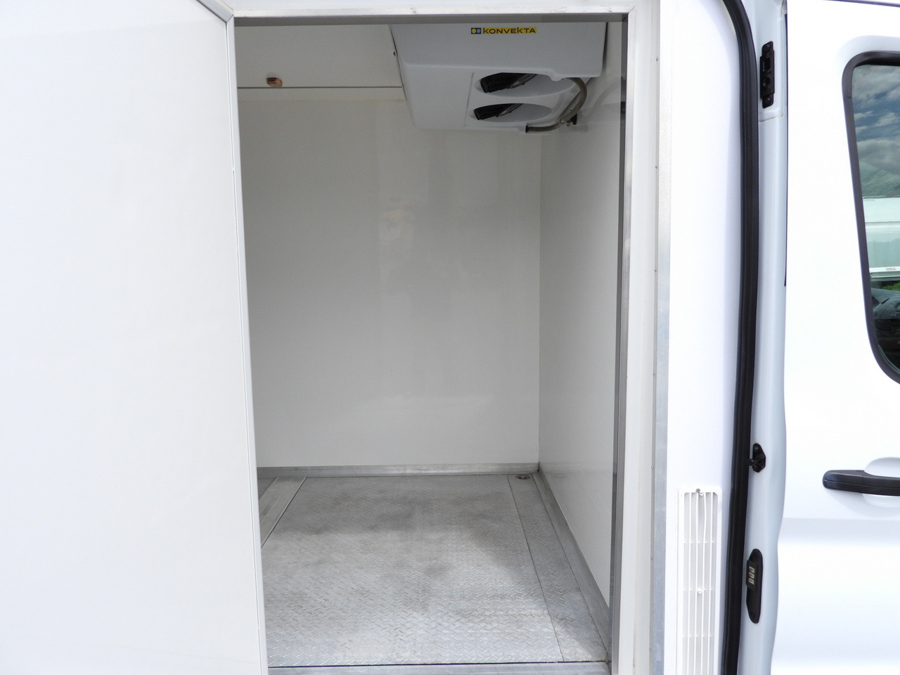 Refrigerated delivery van FORD TRANSIT REFRIGERATOR VAN 5*C AIR CONDITIONING  105HP: picture 21