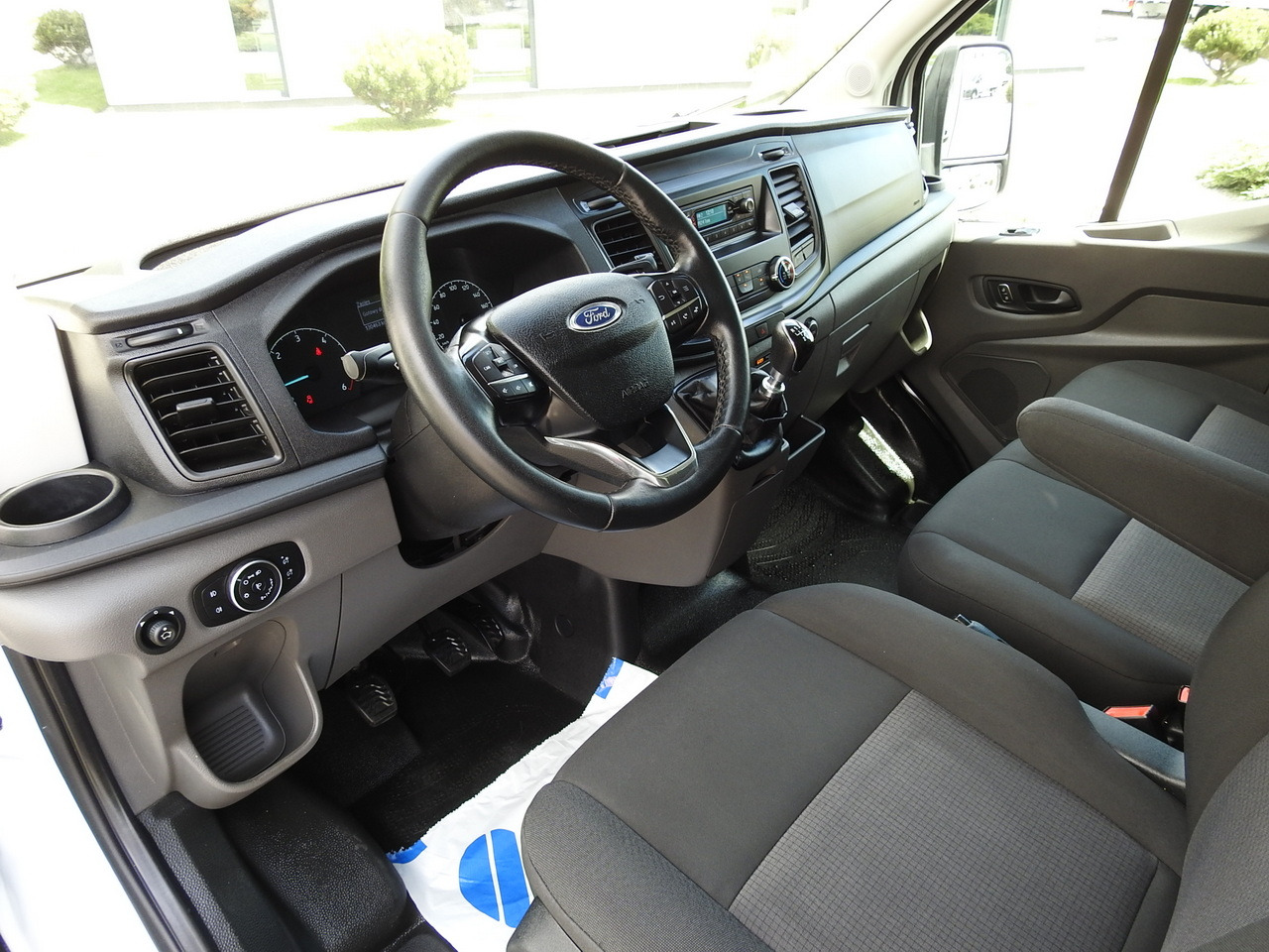 FORD TRANSIT REGRIGERATOR BOX 0*C POWER SUPPLY 230V CRUISE CONTROL AIR CONDITIONING TWIN WHEELS 170HP - Refrigerated delivery van: picture 2 FORD TRANSIT REGRIGERATOR BOX 0*C POWER SUPPLY 230V CRUISE CONTROL AIR CONDITIONING TWIN WHEELS 170HP - Refrigerated delivery van: picture 2