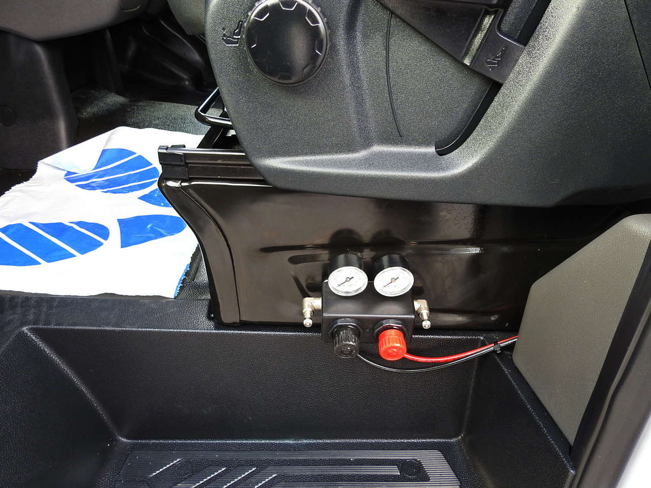 Refrigerated delivery van FORD TRANSIT REGRIGERATOR BOX -10*C POWER SUPPLY 230V CRUISE CONTROL AIR CONDITIONING LED LIGHTS PNEUMATICS TWIN WHEELS  130HP: picture 32