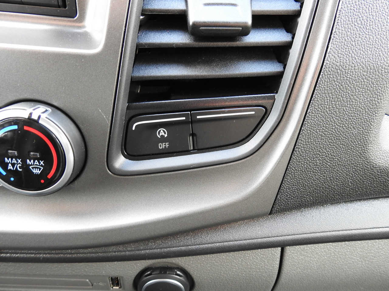 Refrigerated delivery van FORD TRANSIT REGRIGERATOR BOX -10*C POWER SUPPLY 230V CRUISE CONTROL AIR CONDITIONING LED LIGHTS PNEUMATICS TWIN WHEELS  130HP: picture 41