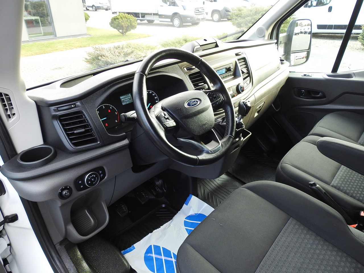 FORD TRANSIT TARPAULIN 10 PALLETS WEBASTO CRUISE CONTROL AIR CONDITIONING LED LIGHTS  160HP - Curtain side van: picture 2 FORD TRANSIT TARPAULIN 10 PALLETS WEBASTO CRUISE CONTROL AIR CONDITIONING LED LIGHTS  160HP - Curtain side van: picture 2