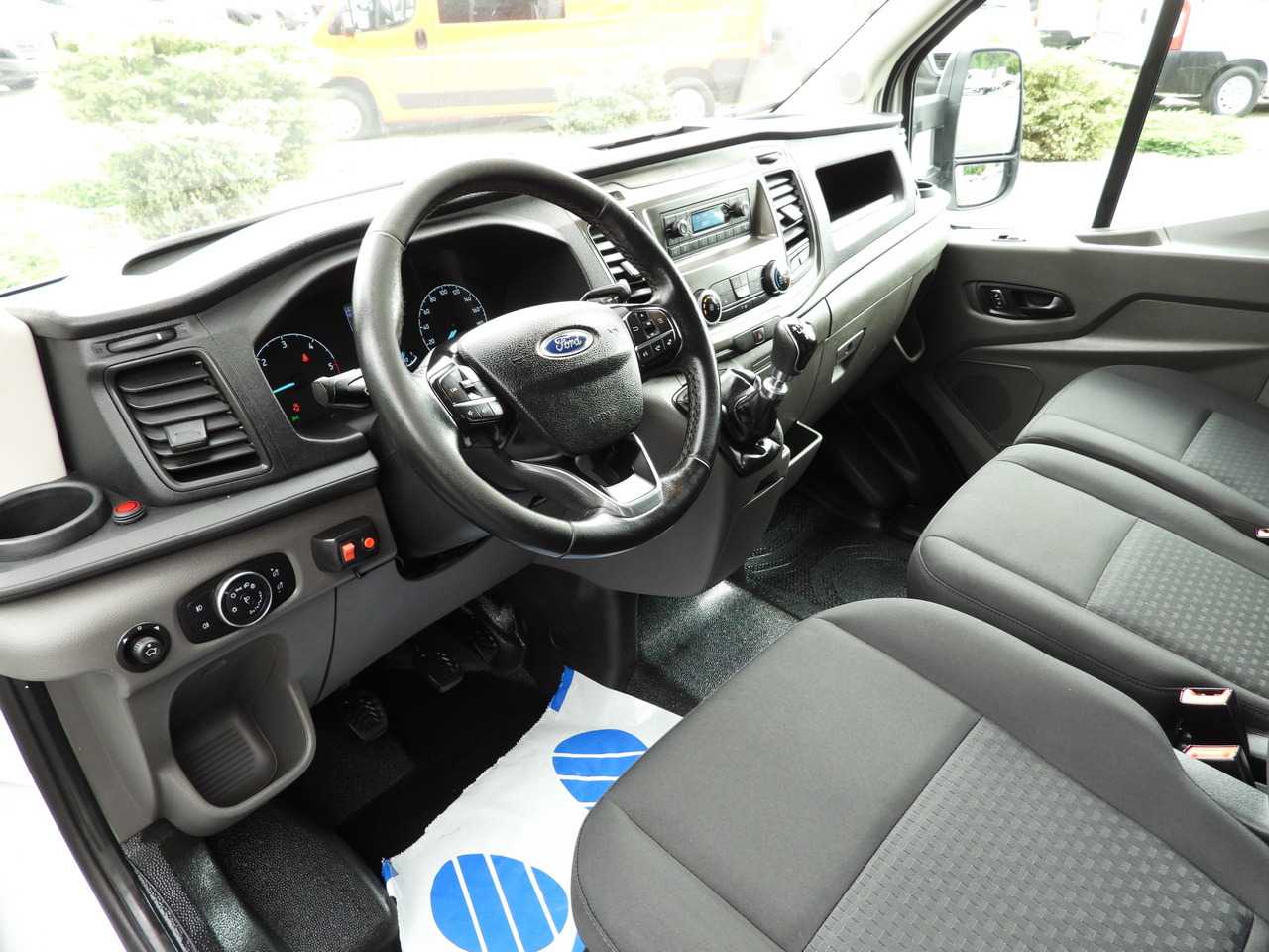 FORD TRANSIT  TARPAULIN 8 PALLETS CRUISE CONTROL LED LIGHTS TWIN WHEELS AIR CONDITIONING  130HP - Curtain side van: picture 2 FORD TRANSIT  TARPAULIN 8 PALLETS CRUISE CONTROL LED LIGHTS TWIN WHEELS AIR CONDITIONING  130HP - Curtain side van: picture 2