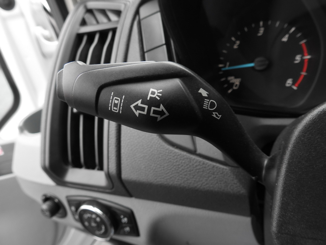 FORD TRANSIT TIPPER CRUISE CONTROL AIR CONDITIONING TWIN WHEELS  170HP leasing FORD TRANSIT TIPPER CRUISE CONTROL AIR CONDITIONING TWIN WHEELS  170HP: picture 36