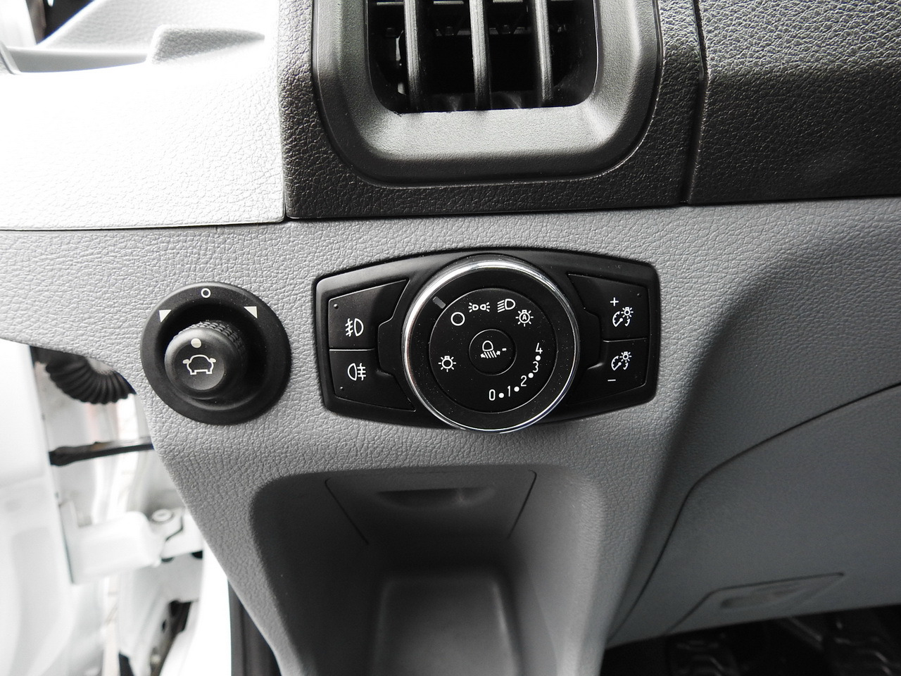 FORD TRANSIT TIPPER CRUISE CONTROL AIR CONDITIONING TWIN WHEELS  170HP leasing FORD TRANSIT TIPPER CRUISE CONTROL AIR CONDITIONING TWIN WHEELS  170HP: picture 31