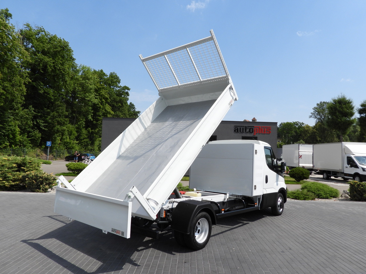 IVECO DAILY 35C15 TIPPER CRUISE CONTROL TWIN WHEELS AIR CONDITIONING 150HP - Tipper van: picture 3 IVECO DAILY 35C15 TIPPER CRUISE CONTROL TWIN WHEELS AIR CONDITIONING 150HP - Tipper van: picture 3
