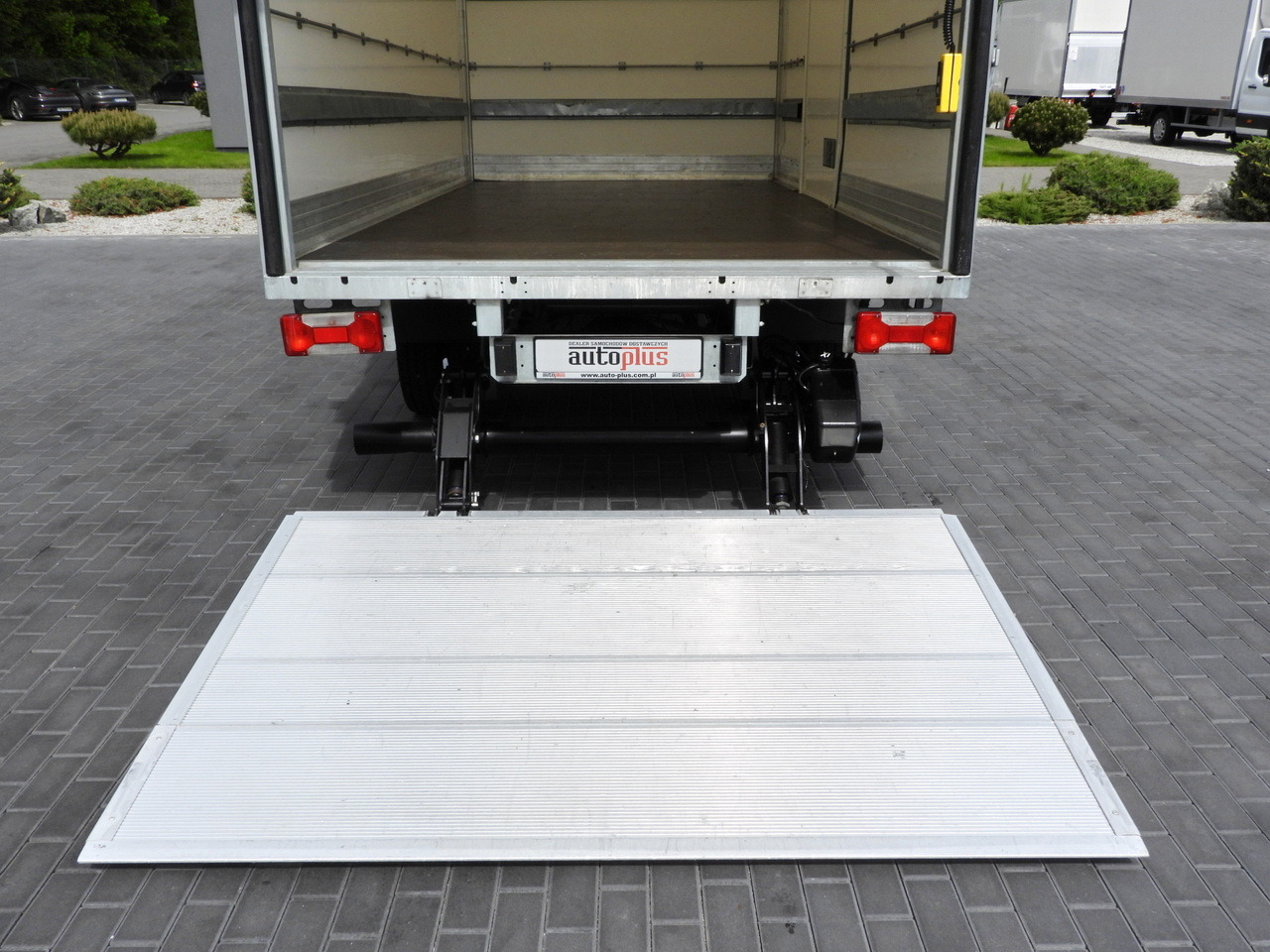 Closed box van IVECO DAILY 35C16 BOX LIFT 8 PALLETS CRUISE CONTROL TWIN WHEELS AIR CONDITIONING  160HP: picture 21