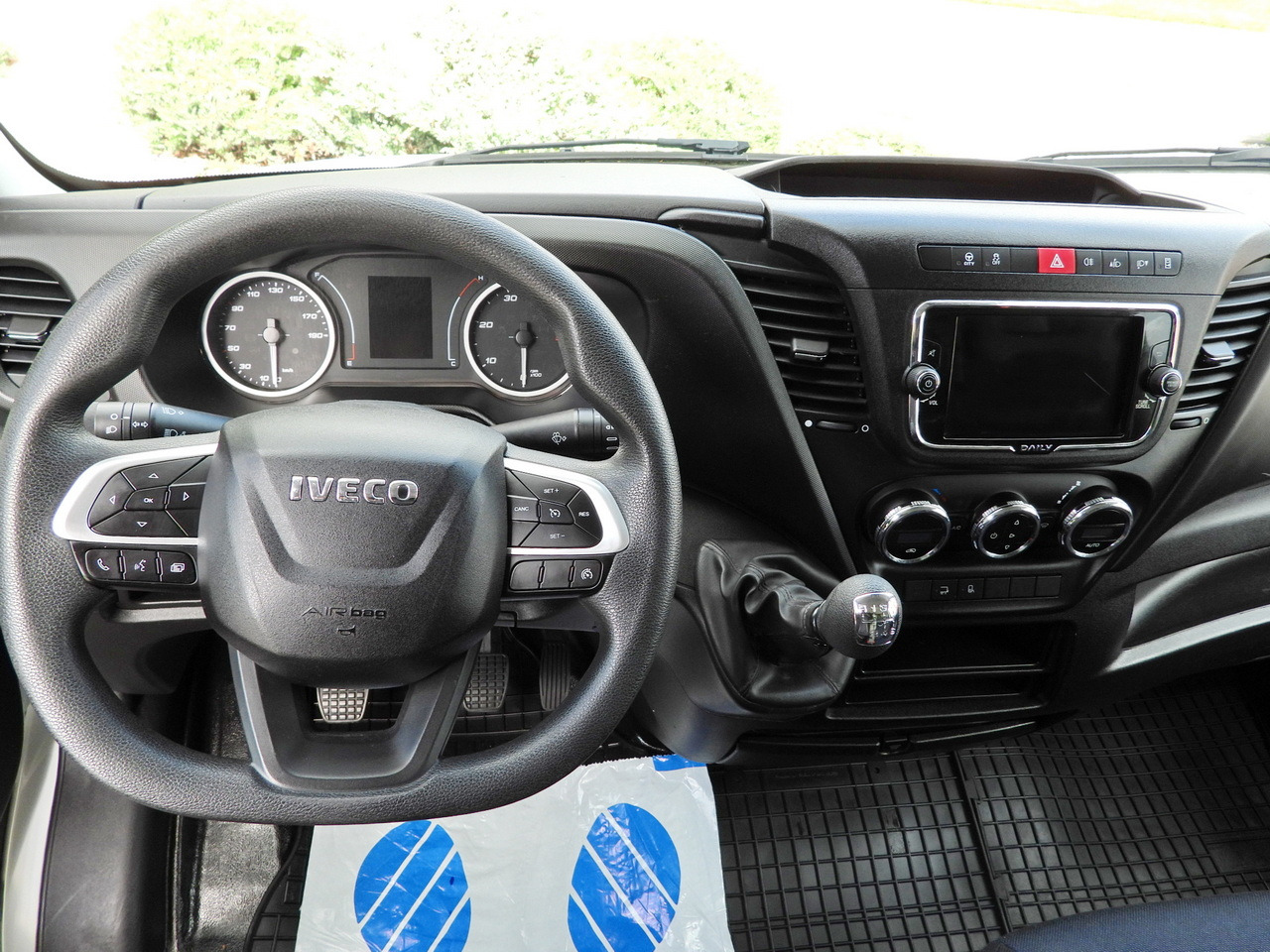 Closed box van IVECO DAILY 35C16 BOX LIFT 8 PALLETS CRUISE CONTROL TWIN WHEELS AIR CONDITIONING  160HP: picture 31