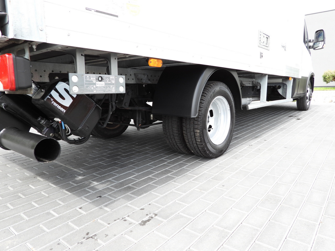 Closed box van IVECO DAILY 35C16 BOX LIFT 8 PALLETS CRUISE CONTROL TWIN WHEELS AIR CONDITIONING  160HP: picture 17