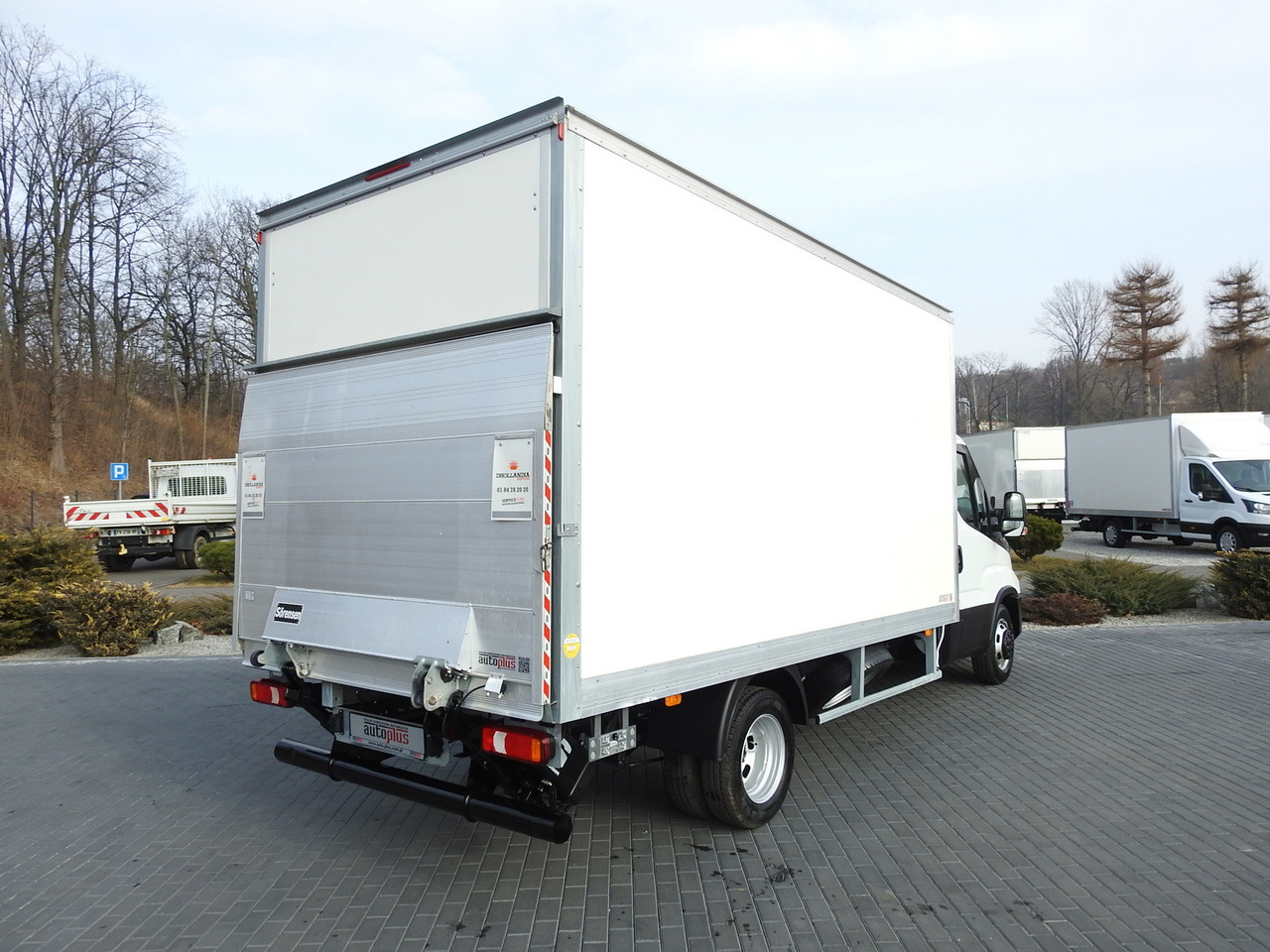 IVECO DAILY 35C16 BOX LIFT 8 PALLETS CRUISE CONTROL TWIN WHEELS AIR CONDITIONING 160HP - Closed box van: picture 3 IVECO DAILY 35C16 BOX LIFT 8 PALLETS CRUISE CONTROL TWIN WHEELS AIR CONDITIONING 160HP - Closed box van: picture 3