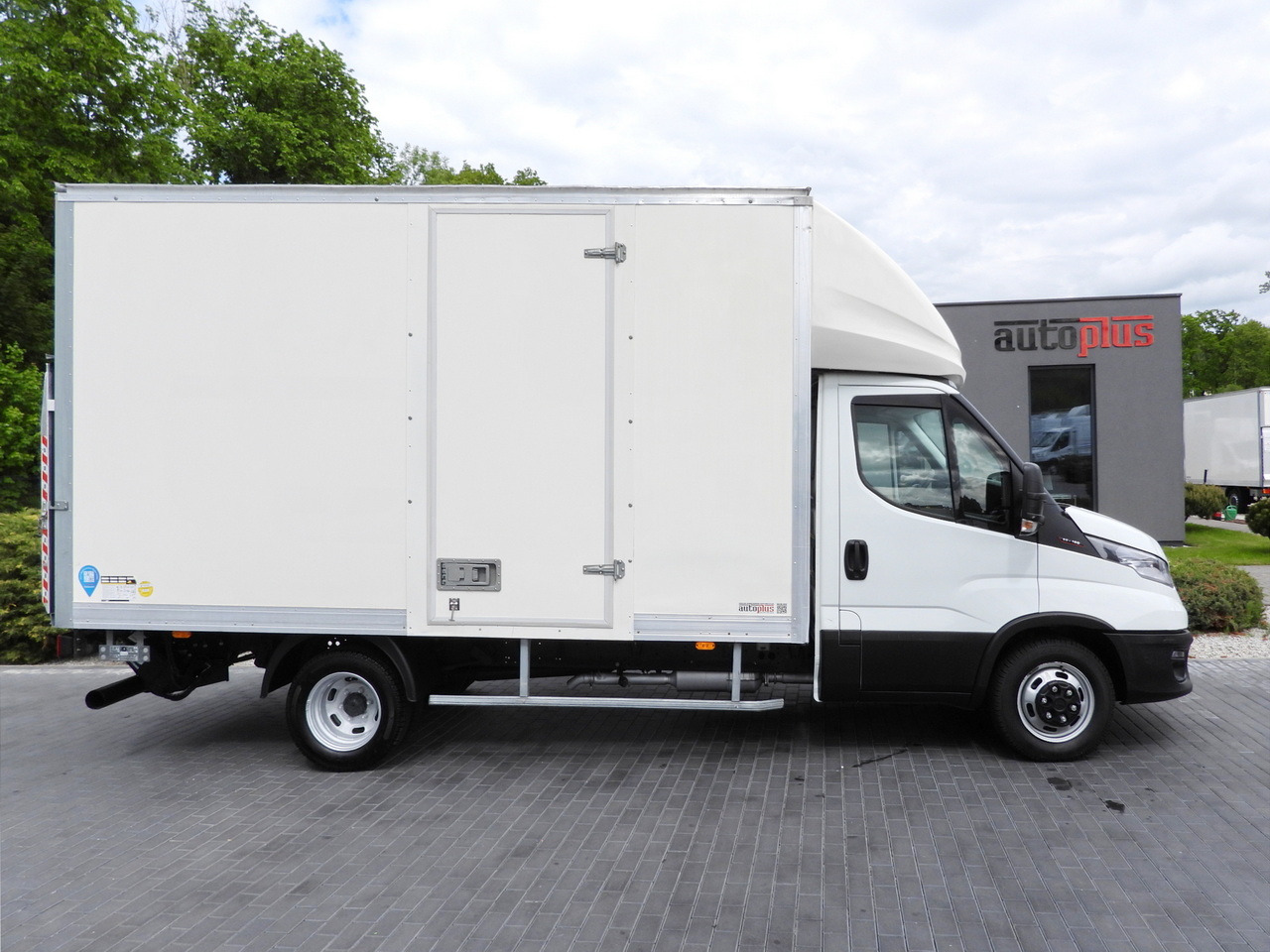 Closed box van IVECO DAILY 35C16 BOX LIFT 8 PALLETS CRUISE CONTROL TWIN WHEELS AIR CONDITIONING  160HP: picture 7