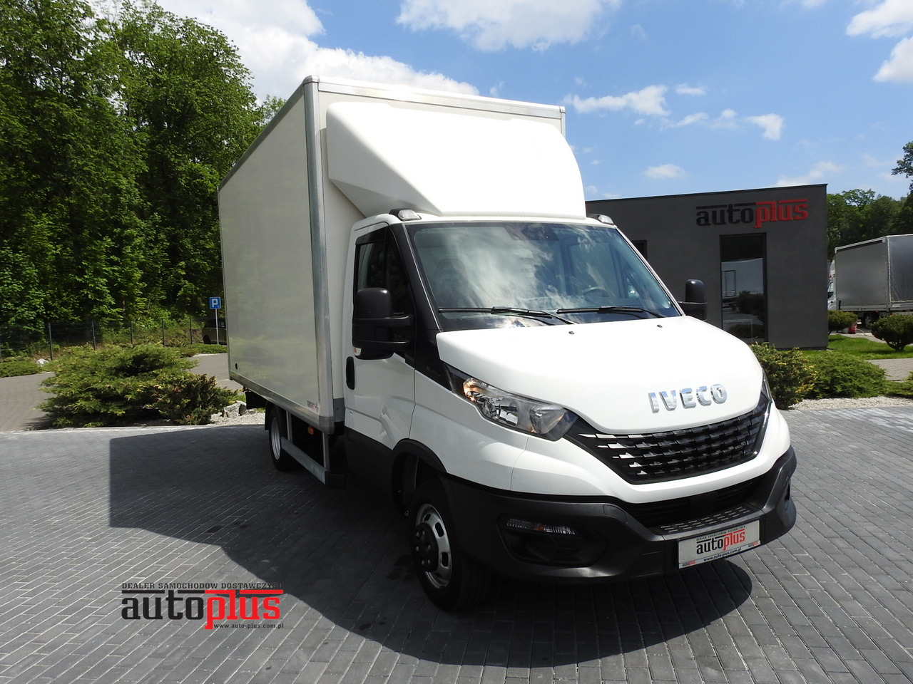 IVECO DAILY 35S14 8 PALLETS CRUISE CONTROL TWIN WHEELS AIR CONDITIONING 140HP - Closed box van: picture 1 IVECO DAILY 35S14 8 PALLETS CRUISE CONTROL TWIN WHEELS AIR CONDITIONING 140HP - Closed box van: picture 1