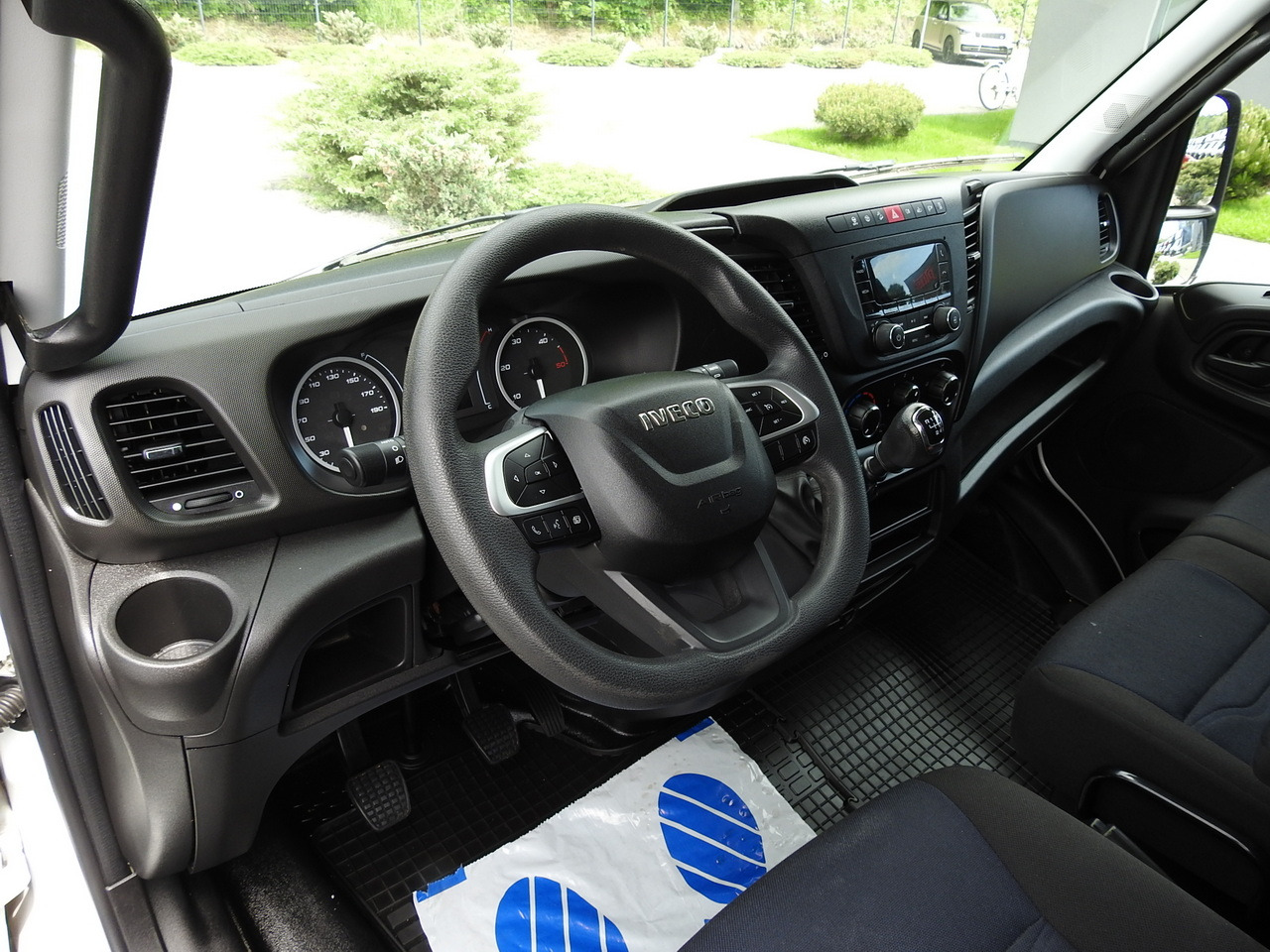 IVECO DAILY 35S14 8 PALLETS CRUISE CONTROL TWIN WHEELS AIR CONDITIONING 140HP - Closed box van: picture 2 IVECO DAILY 35S14 8 PALLETS CRUISE CONTROL TWIN WHEELS AIR CONDITIONING 140HP - Closed box van: picture 2