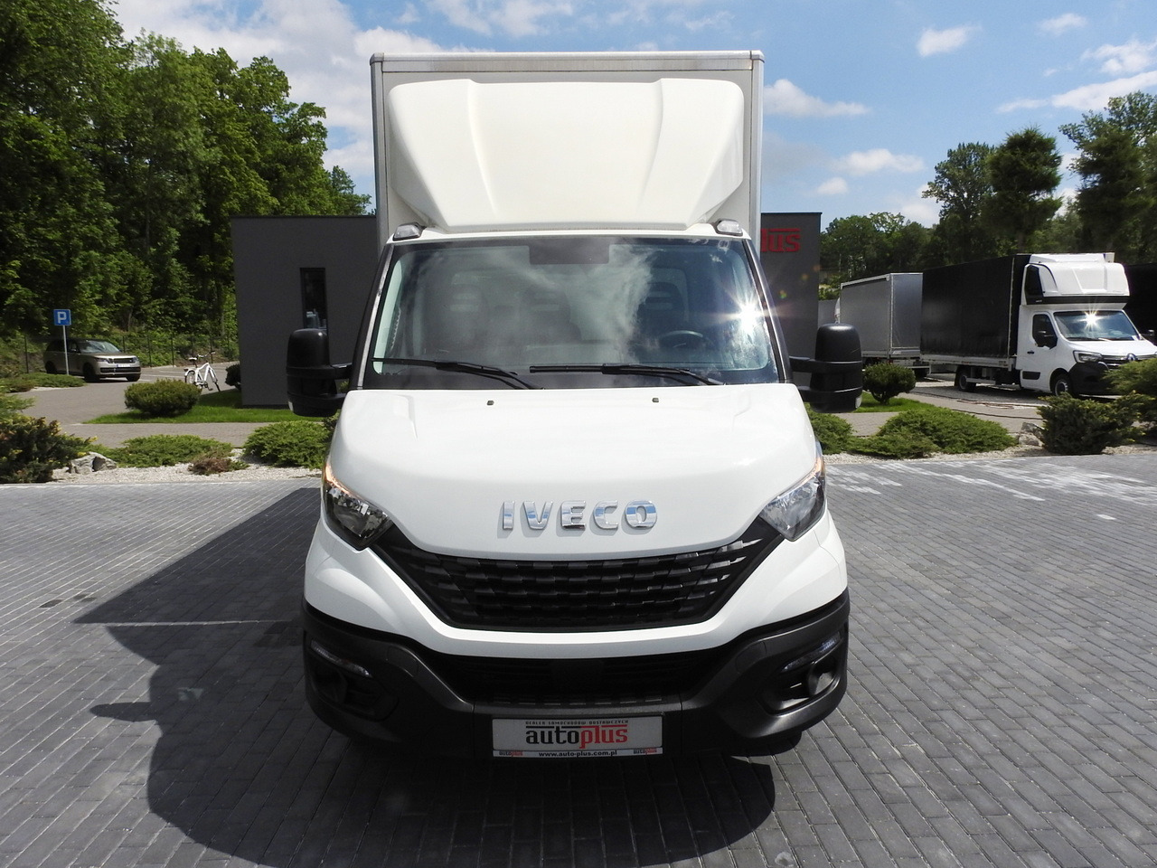 IVECO DAILY 35S14 8 PALLETS CRUISE CONTROL TWIN WHEELS AIR CONDITIONING 140HP - Closed box van: picture 5 IVECO DAILY 35S14 8 PALLETS CRUISE CONTROL TWIN WHEELS AIR CONDITIONING 140HP - Closed box van: picture 5