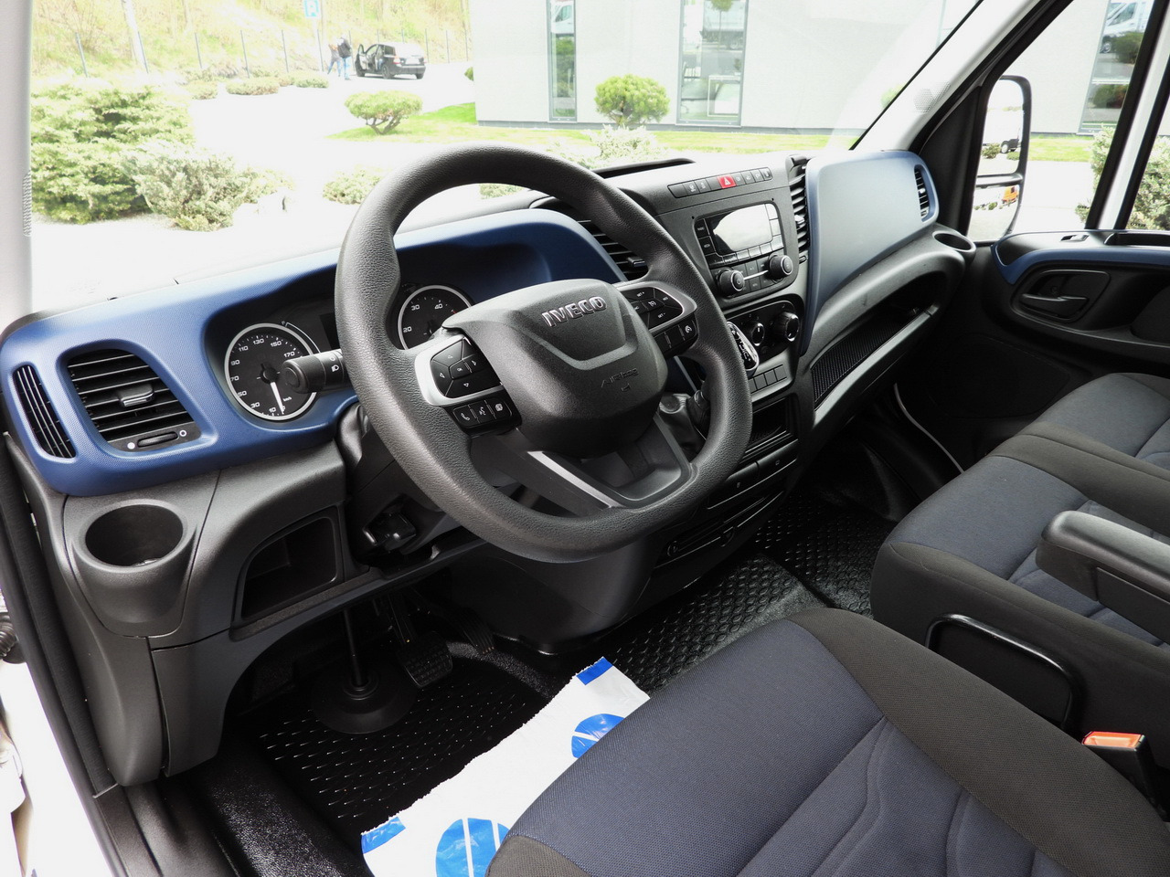 IVECO DAILY 35S14 REFRIGERATOR VAN 0*C POWER SUPPLY 230V CRUISE CONTROL AUTOMATIC TRANSMISSION HI-MATIC AIR CONDITIONING 140HP - Refrigerated delivery van: picture 2 IVECO DAILY 35S14 REFRIGERATOR VAN 0*C POWER SUPPLY 230V CRUISE CONTROL AUTOMATIC TRANSMISSION HI-MATIC AIR CONDITIONING 140HP - Refrigerated delivery van: picture 2