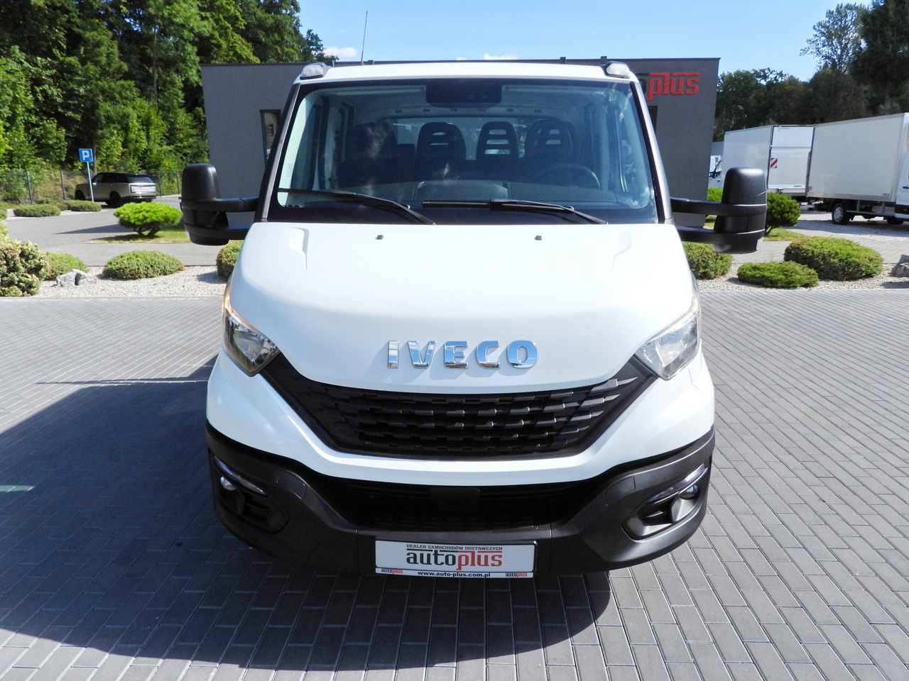 IVECO DAILY 35S14 STAKE BODY DOUBLE CABIN DOKA 7 SEATS CRUISE CONTROL AIR CONDITIONING 135HP - Open body delivery van: picture 5 IVECO DAILY 35S14 STAKE BODY DOUBLE CABIN DOKA 7 SEATS CRUISE CONTROL AIR CONDITIONING 135HP - Open body delivery van: picture 5