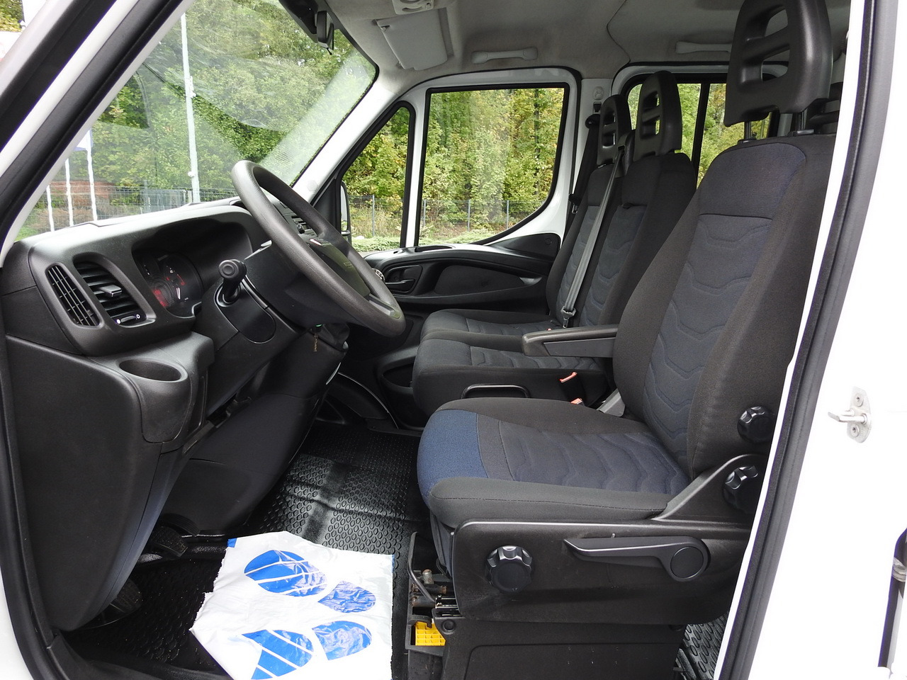 Combi van IVECO DAILY 35S15 STAKE BODY DOUBLE CABIN DOKA 7 SEATS AIR CONDITIONING  150HP: picture 26 Combi van IVECO DAILY 35S15 STAKE BODY DOUBLE CABIN DOKA 7 SEATS AIR CONDITIONING  150HP: picture 26