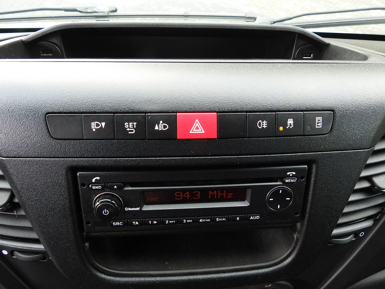 Combi van IVECO DAILY 35S15 STAKE BODY DOUBLE CABIN DOKA 7 SEATS AIR CONDITIONING  150HP: picture 34 Combi van IVECO DAILY 35S15 STAKE BODY DOUBLE CABIN DOKA 7 SEATS AIR CONDITIONING  150HP: picture 34