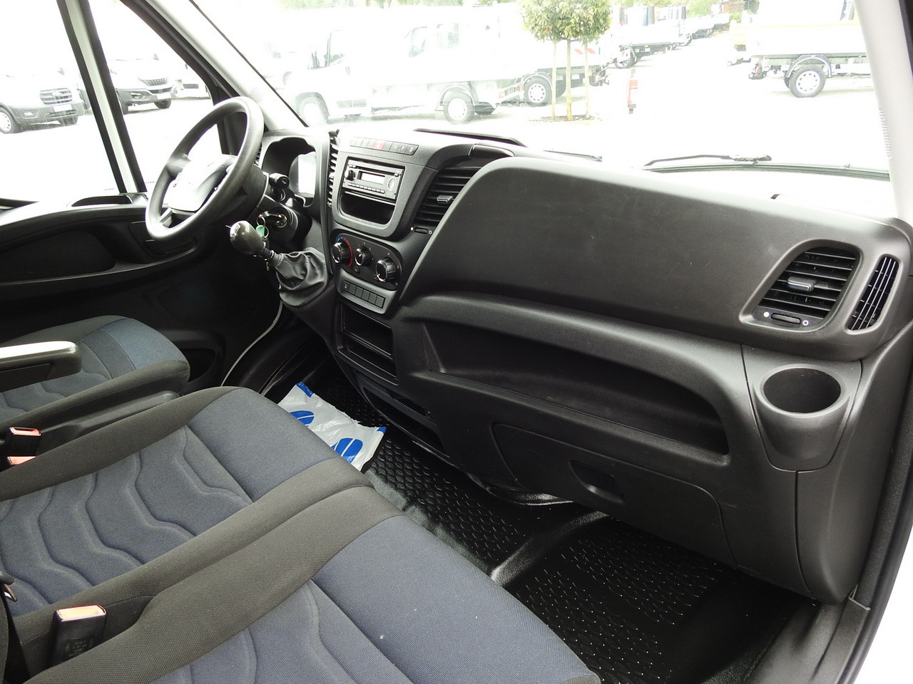 Combi van IVECO DAILY 35S15 STAKE BODY DOUBLE CABIN DOKA 7 SEATS AIR CONDITIONING  150HP: picture 39 Combi van IVECO DAILY 35S15 STAKE BODY DOUBLE CABIN DOKA 7 SEATS AIR CONDITIONING  150HP: picture 39